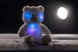 Rojko medveď biely plyšový 40 cm na batérie so svetlom so zvukom